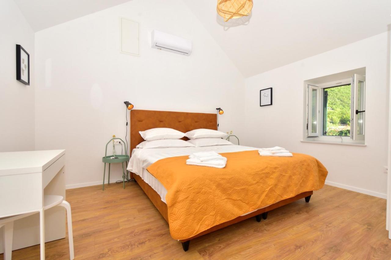 Charming And Authentic Stone Stanic Villa Zagvozd